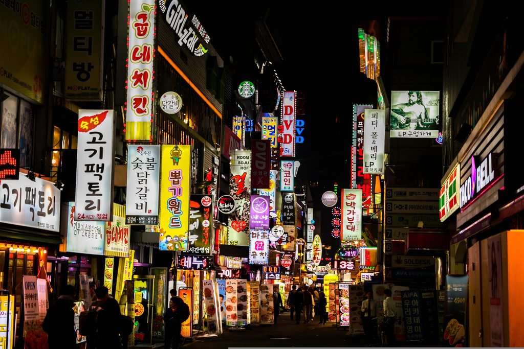 Korean street signage in Seoul that confuses Google Maps