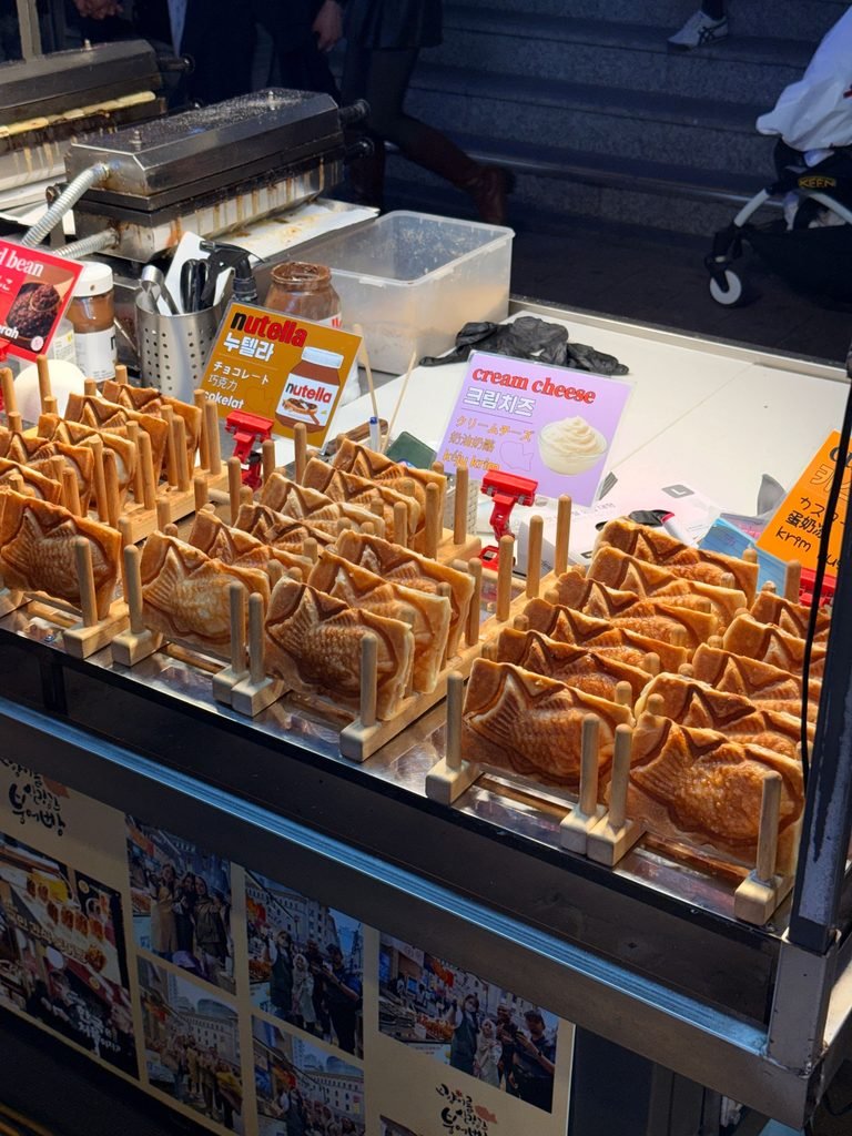 Bungeoppang fish-shaped pastries at a winter street food stall in Seoul