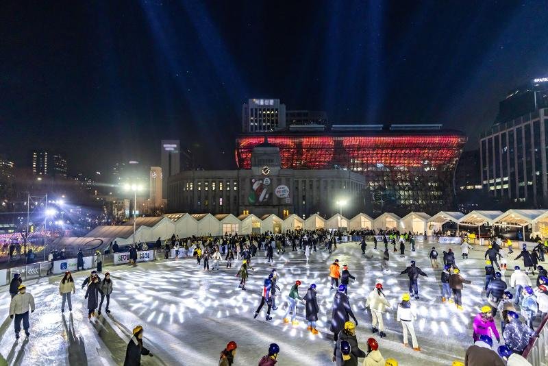 Seoul Plaza ice skating rink in front of Seoul City Hall in winter