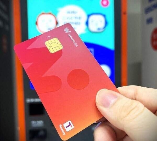 Using a WOWPASS card as a T-money transit card at a Seoul subway gate