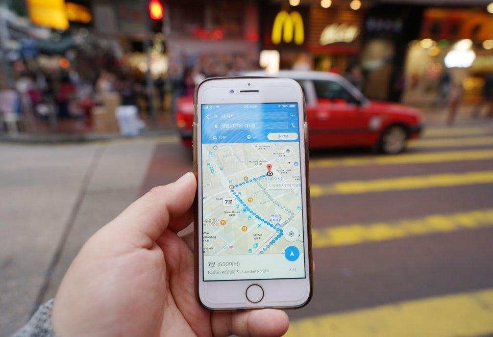 Using the best eSIM for Korea to navigate Seoul on a smartphone